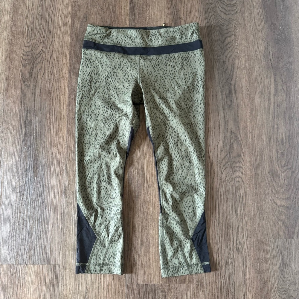 Lululemon Women's Green Speckled‎ Capris Crop Leggings Athletic Workout Pants